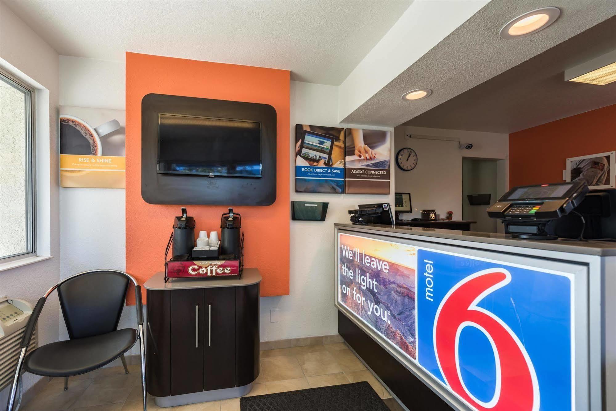 Motel 6-Reno, Nv - Virginia Plumb Buitenkant foto